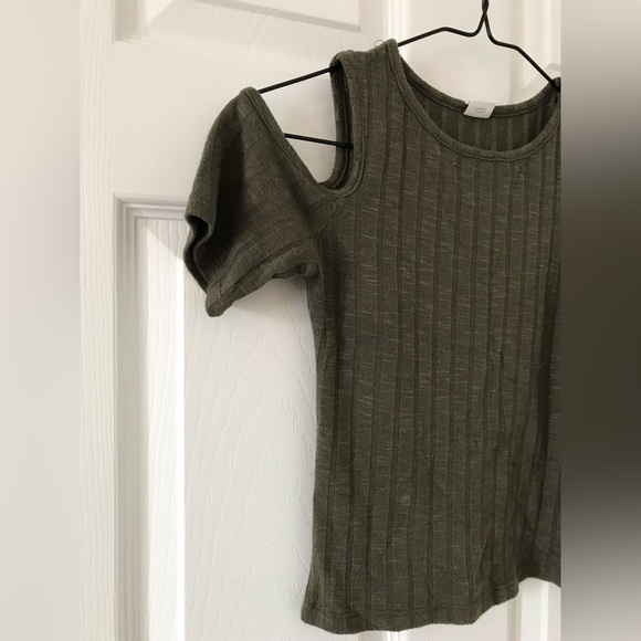 Cold Shoulder Top - Picture 3 of 4